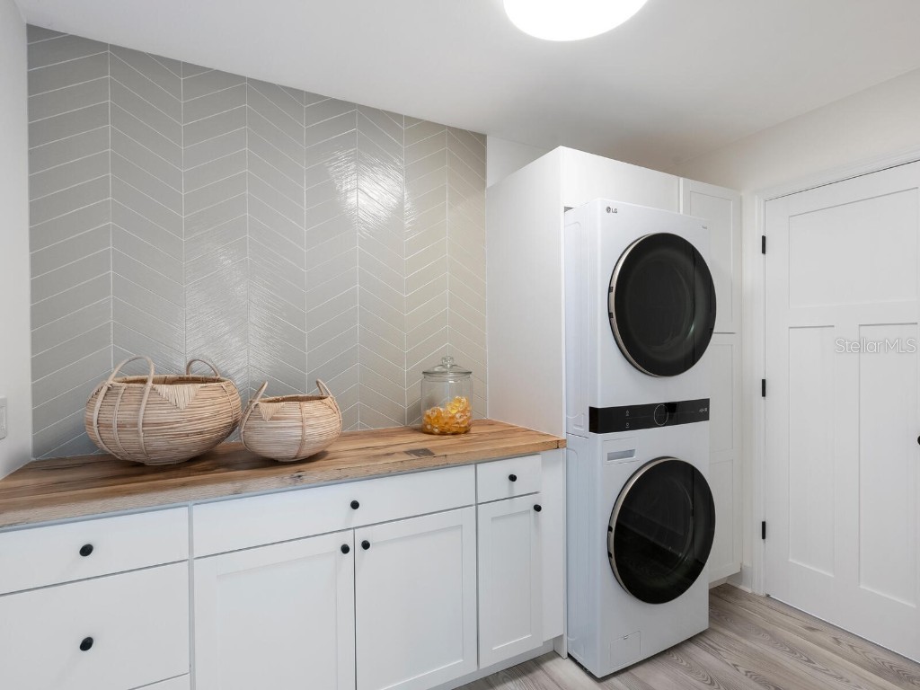 749 Tropical Circle Sarasota FL 34242 A4673529 image26