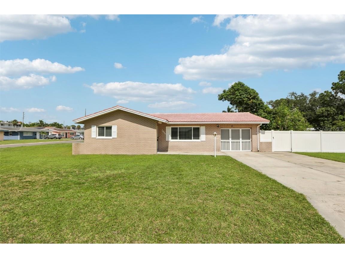 7499 7th Street N Saint Petersburg FL 33702 TB8411073 image13