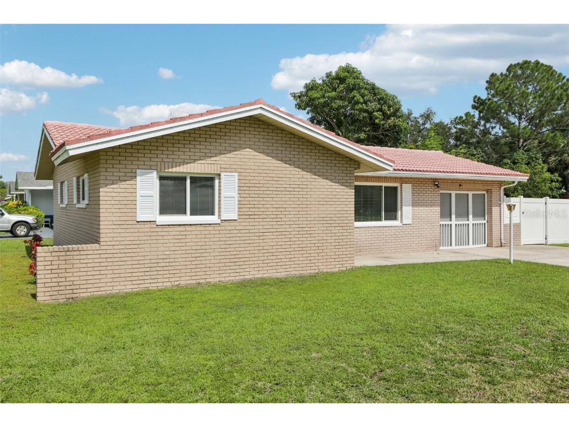 7499 7th Street N Saint Petersburg FL 33702 TB8411073 image15