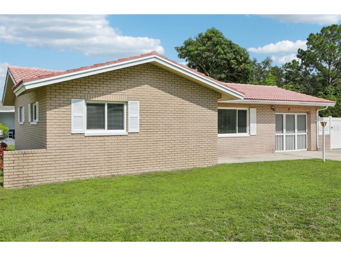 7499 7th Street N Saint Petersburg FL 33702 TB8411073 image16