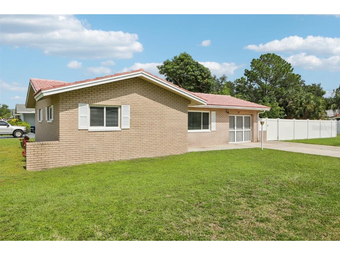 7499 7th Street N Saint Petersburg FL 33702 TB8411073 image17