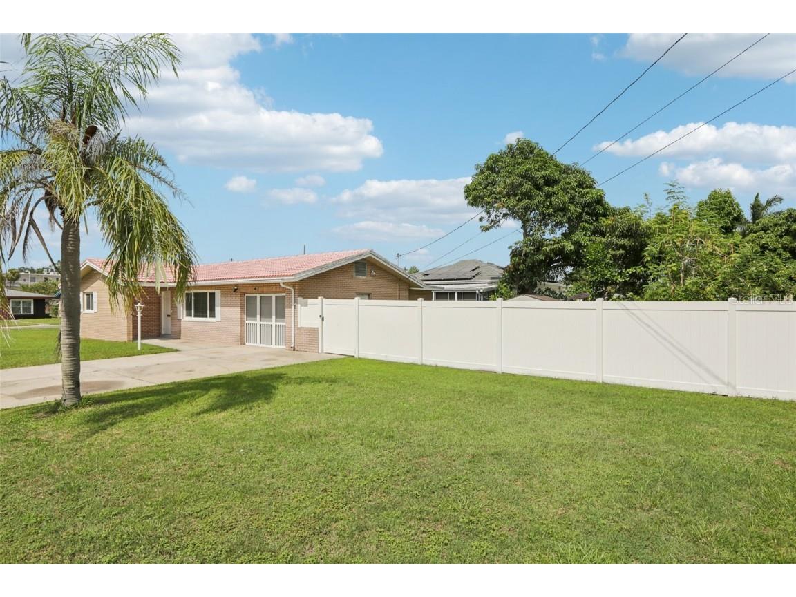 7499 7th Street N Saint Petersburg FL 33702 TB8411073 image18