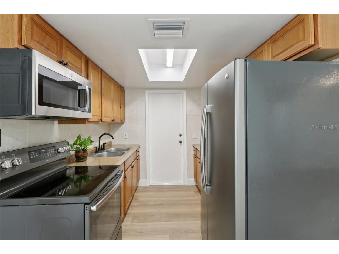 7499 7th Street N Saint Petersburg FL 33702 TB8411073 image3