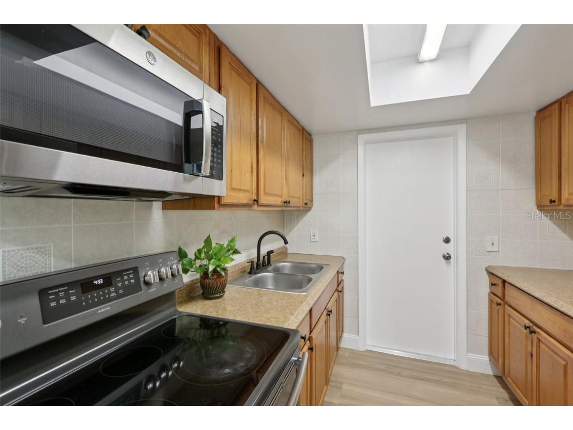 7499 7th Street N Saint Petersburg FL 33702 TB8411073 image4