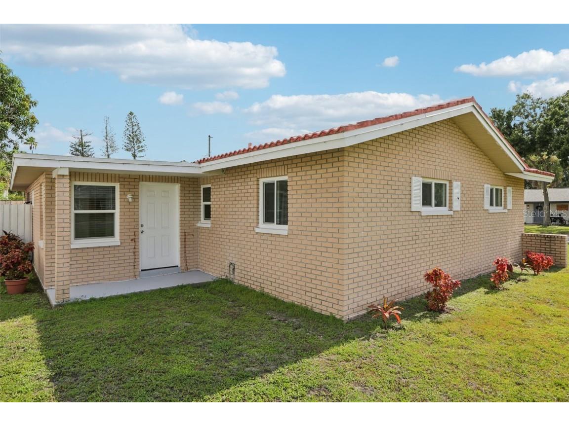 7499 7th Street N Saint Petersburg FL 33702 TB8411073 image47