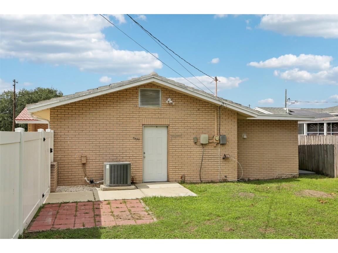 7499 7th Street N Saint Petersburg FL 33702 TB8411073 image50