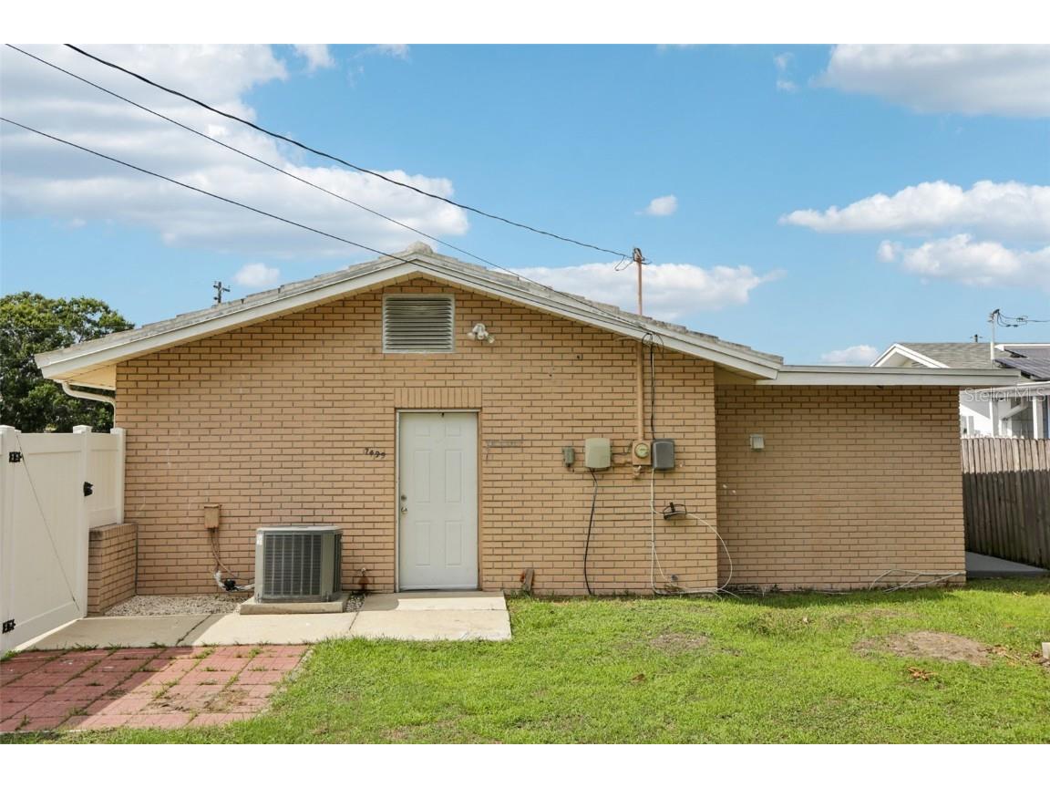 7499 7th Street N Saint Petersburg FL 33702 TB8411073 image51