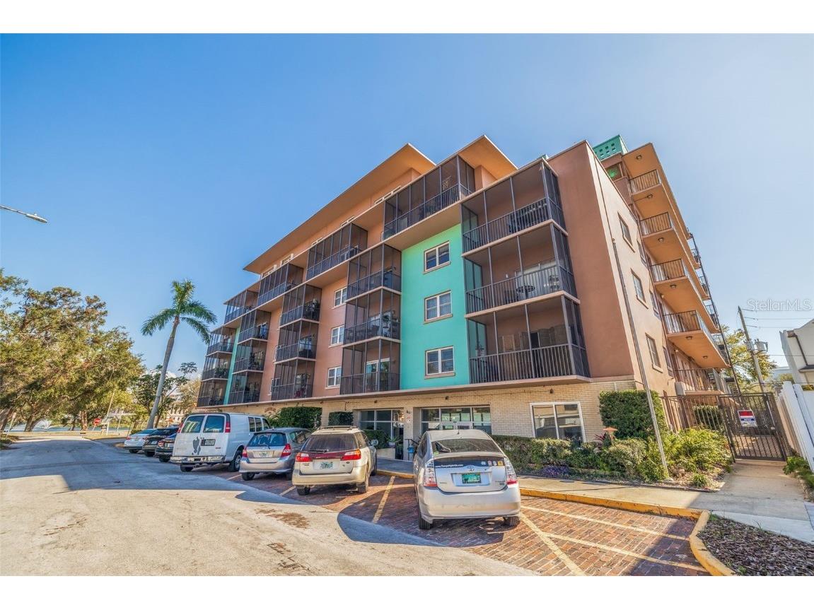 750 Burlington Avenue N #2H Saint Petersburg FL 33701 TB8353249 image1