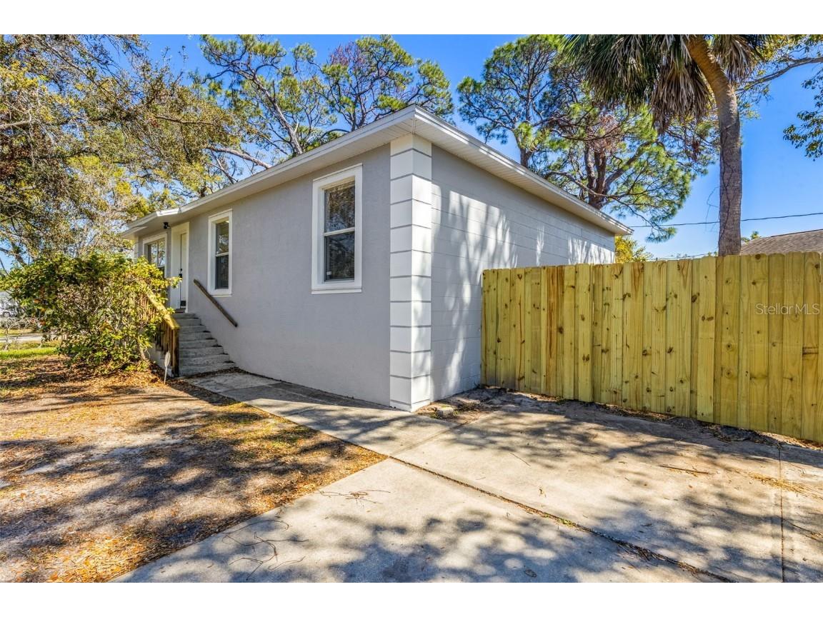 750 E Harbor Drive S Saint Petersburg FL 33705 TB8360754 image1
