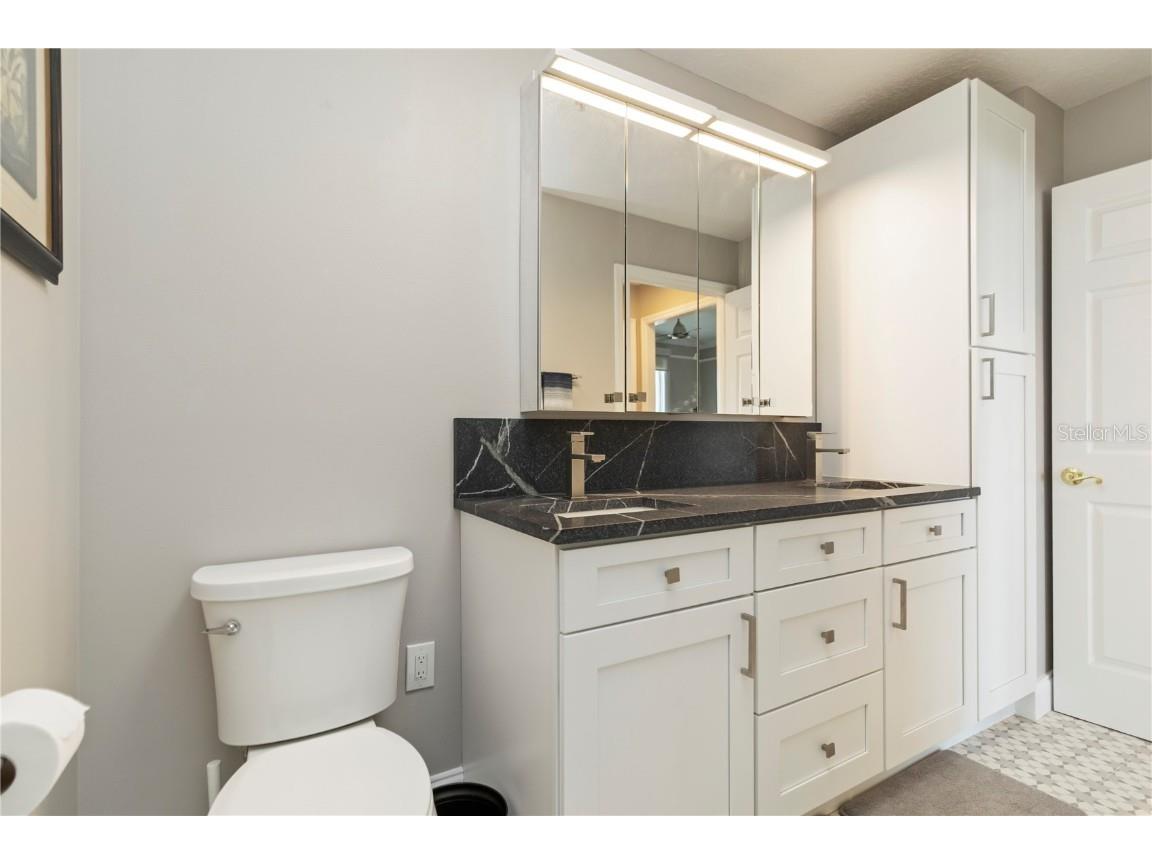 750 N Tamiami Trail #1005 Sarasota FL 34236 A4675978 image13