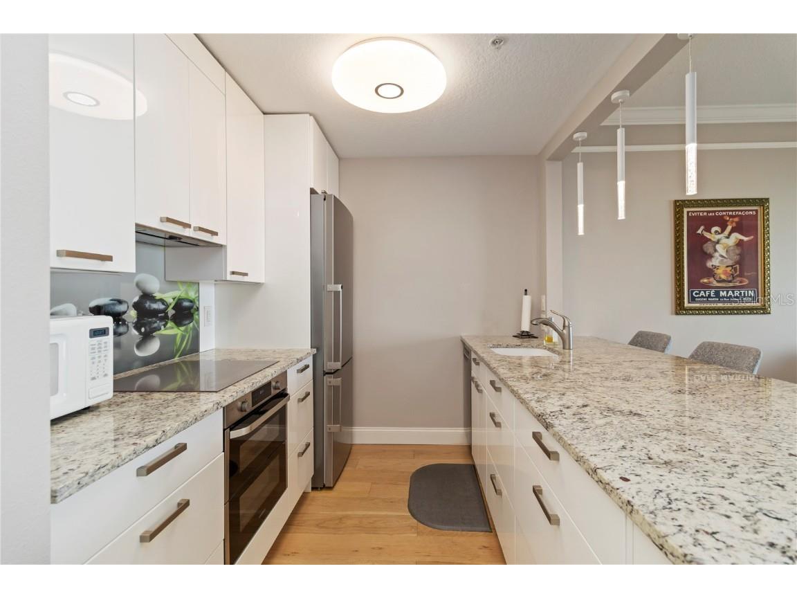 750 N Tamiami Trail #1005 Sarasota FL 34236 A4675978 image6