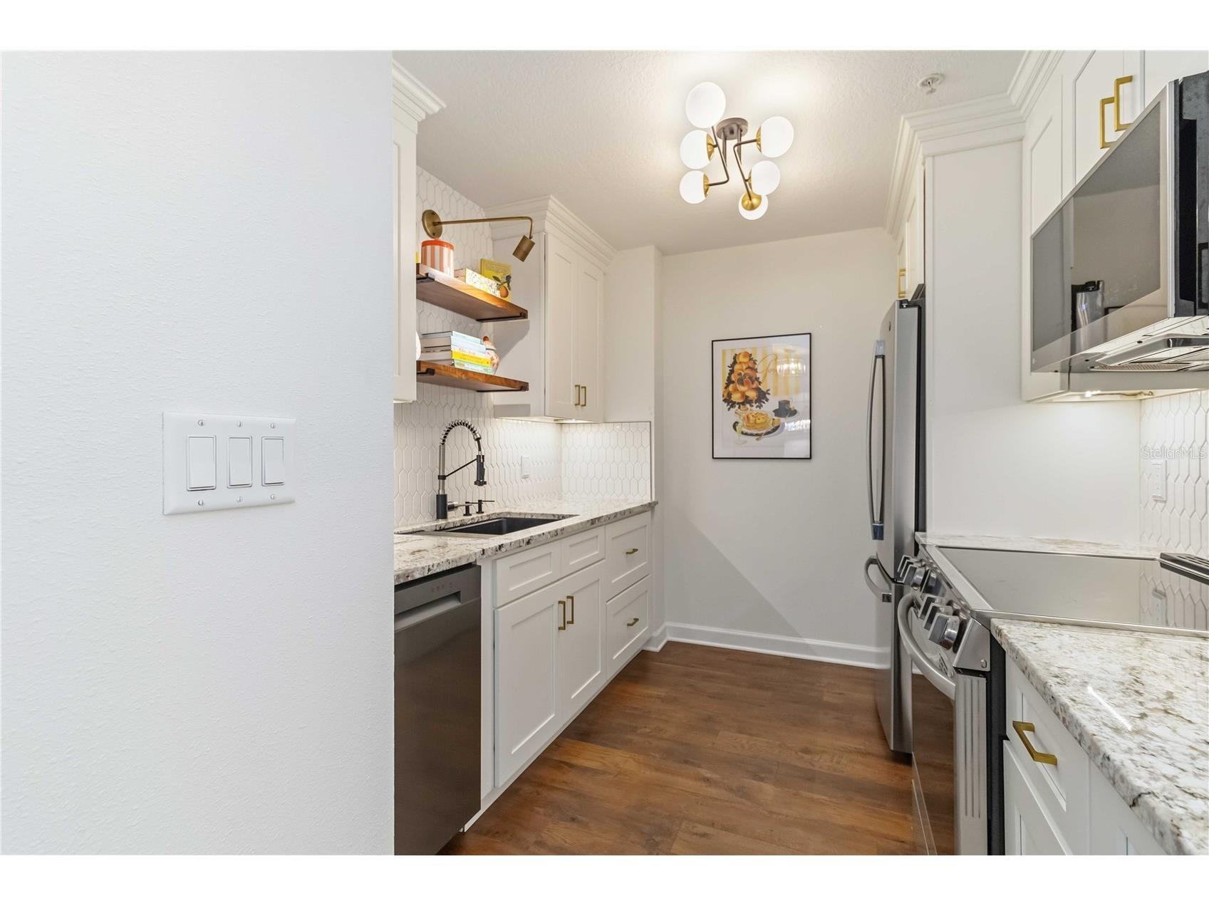 750 N Tamiami Trail #1104 Sarasota FL 34236 A4686921 image6