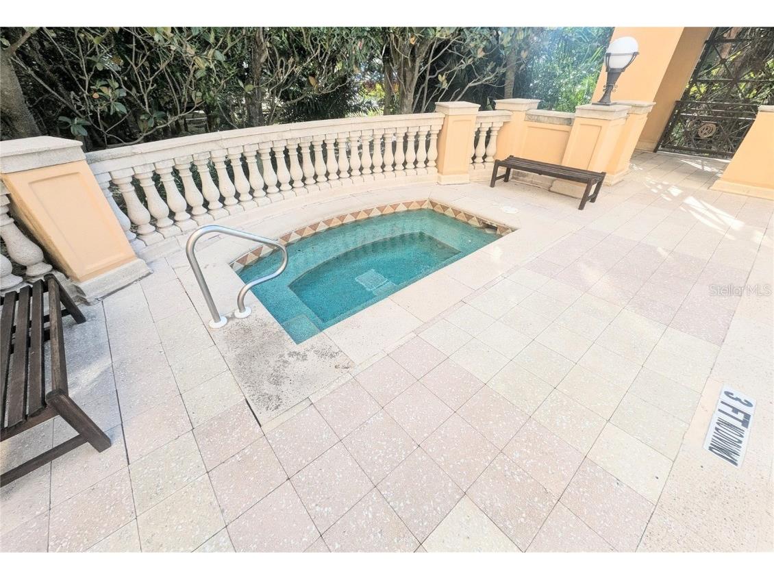 750 N Tamiami Trail #1204 Sarasota FL 34236 A4672268 image17