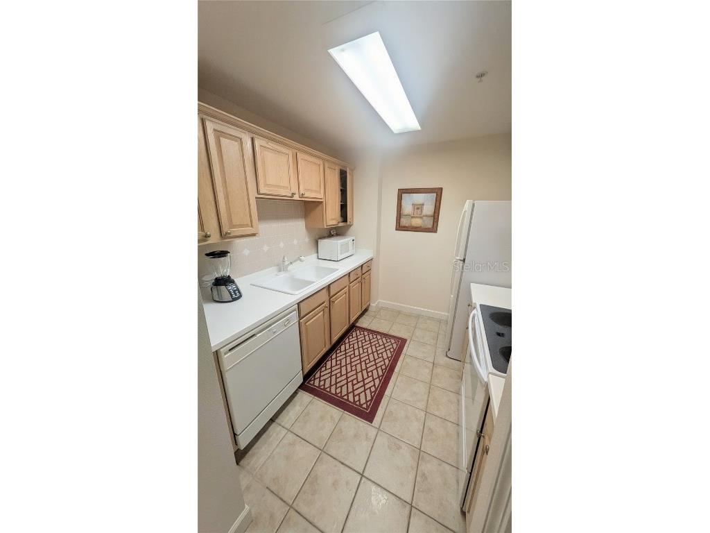 750 N Tamiami Trail #1204 Sarasota FL 34236 A4672268 image2