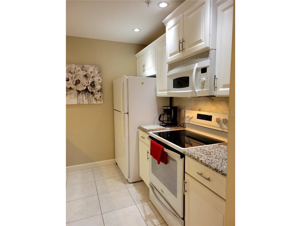 750 N Tamiami Trail #1404 Sarasota FL 34236 A4641122 image3