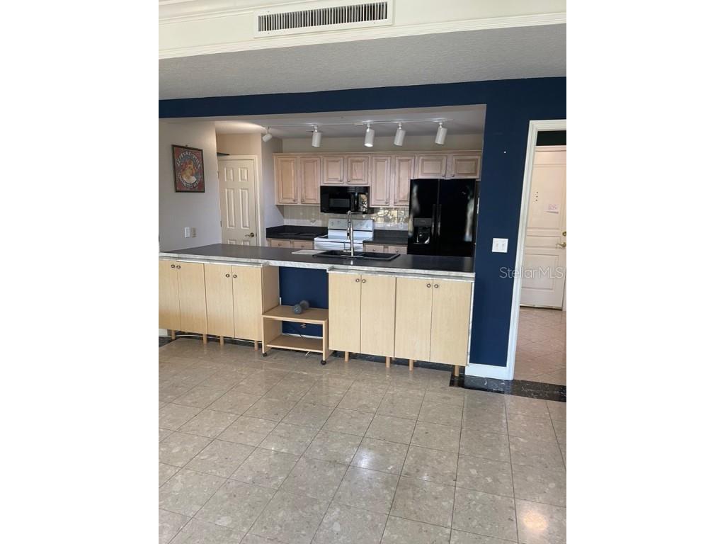 750 N Tamiami Trail #208 Sarasota FL 34236 A4650333 image13