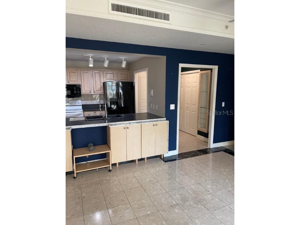 750 N Tamiami Trail #208 Sarasota FL 34236 A4650333 image14