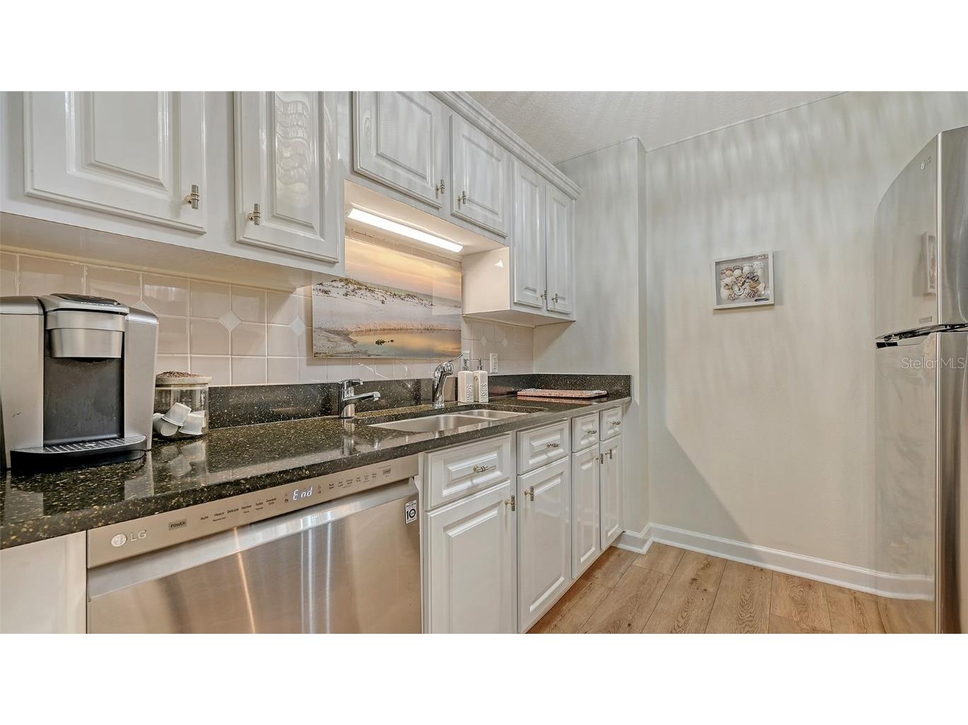 750 N Tamiami Trail #304 Sarasota FL 34236 A4657467 image5