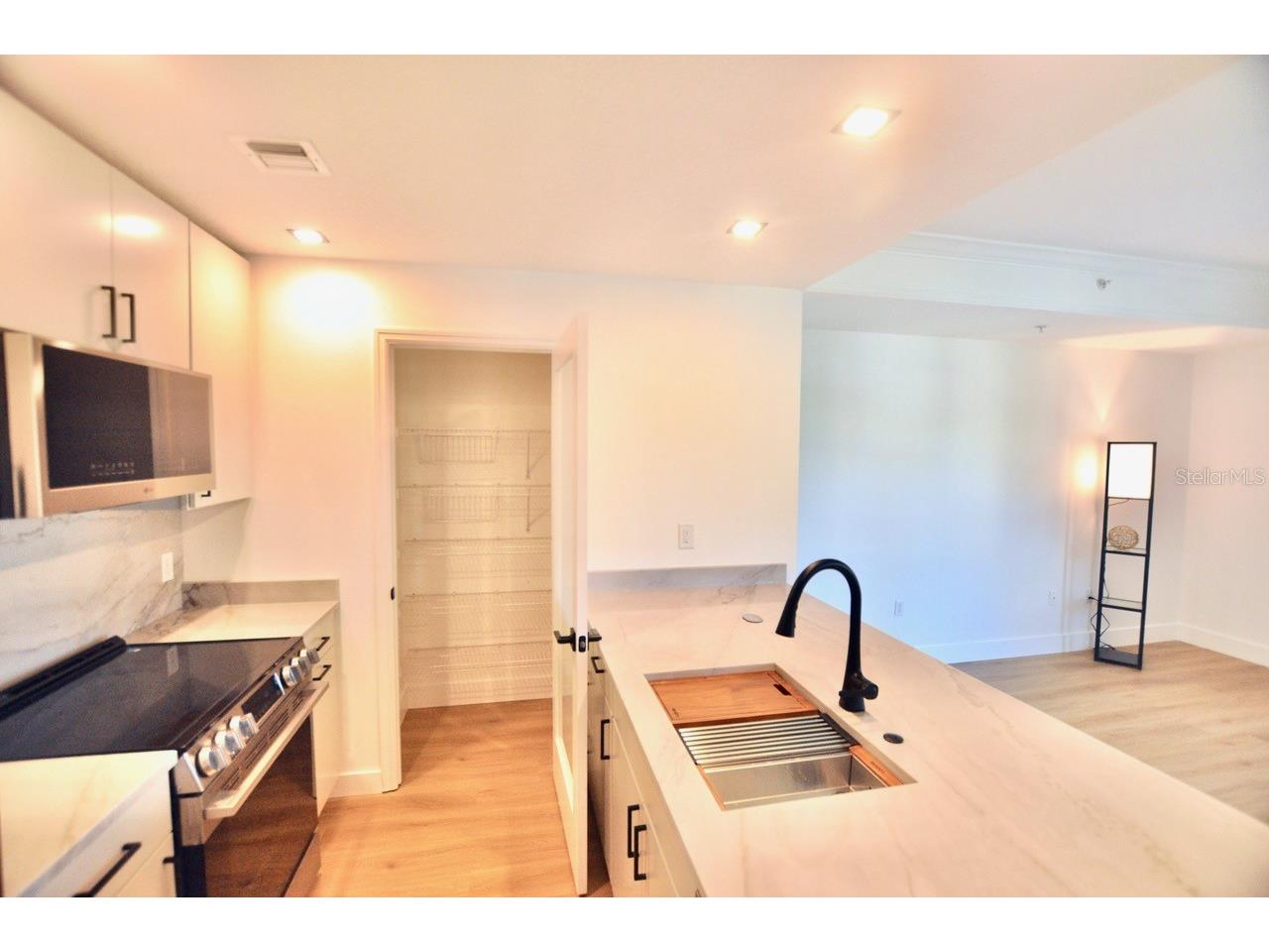 750 N Tamiami Trail #307 Sarasota FL 34236 A4680305 image13