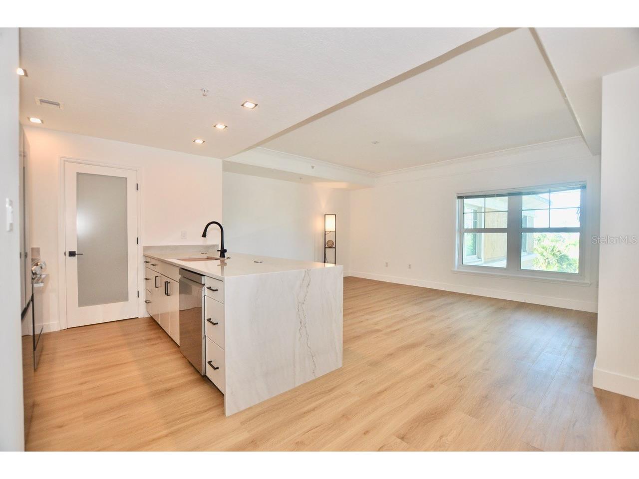 750 N Tamiami Trail #307 Sarasota FL 34236 A4680305 image2
