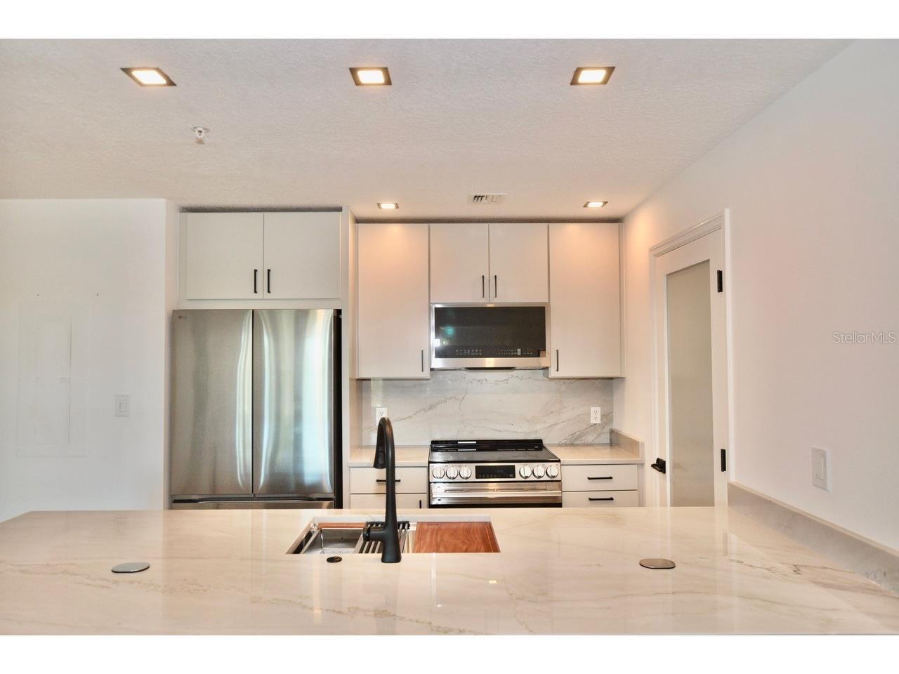 750 N Tamiami Trail #307 Sarasota FL 34236 A4680305 image4