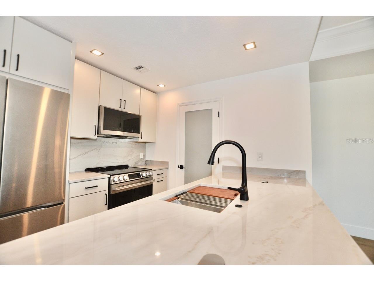 750 N Tamiami Trail #307 Sarasota FL 34236 A4680305 image6