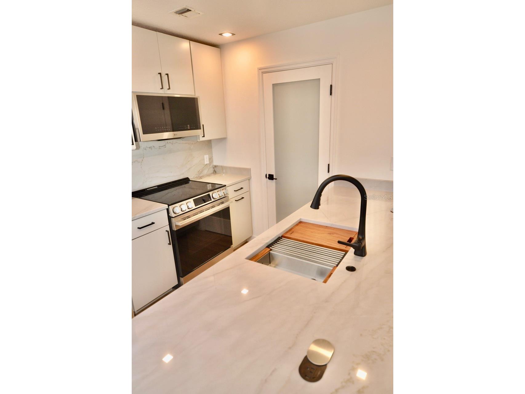 750 N Tamiami Trail #307 Sarasota FL 34236 A4680305 image7
