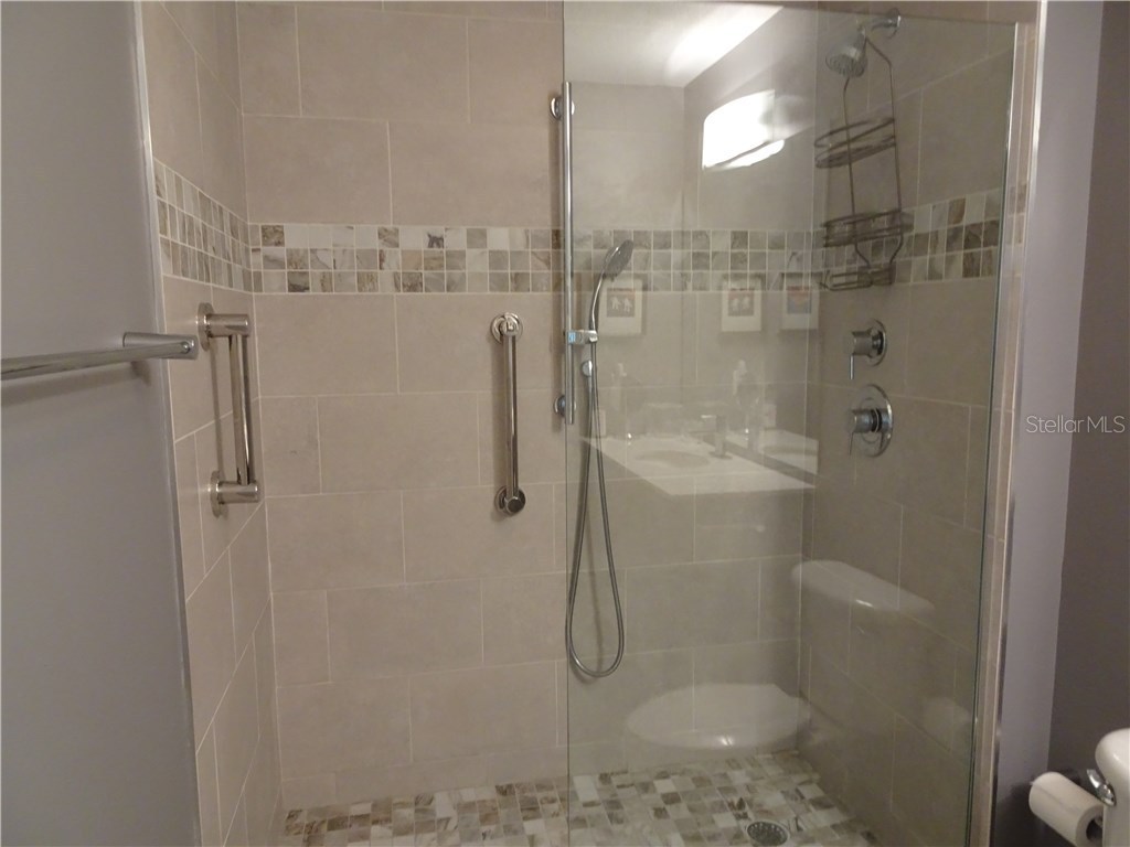 750 N Tamiami Trail #405 Sarasota FL 34236 A4189067 image17