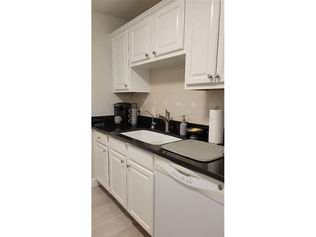 750 N Tamiami Trail #418 Sarasota FL 34236 A4546496 image2