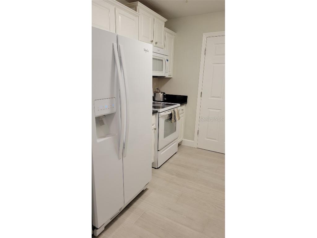 750 N Tamiami Trail #418 Sarasota FL 34236 A4546496 image3