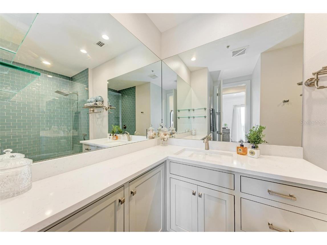 750 N Tamiami Trail #PH-2 Sarasota FL 34236 A4661561 image17