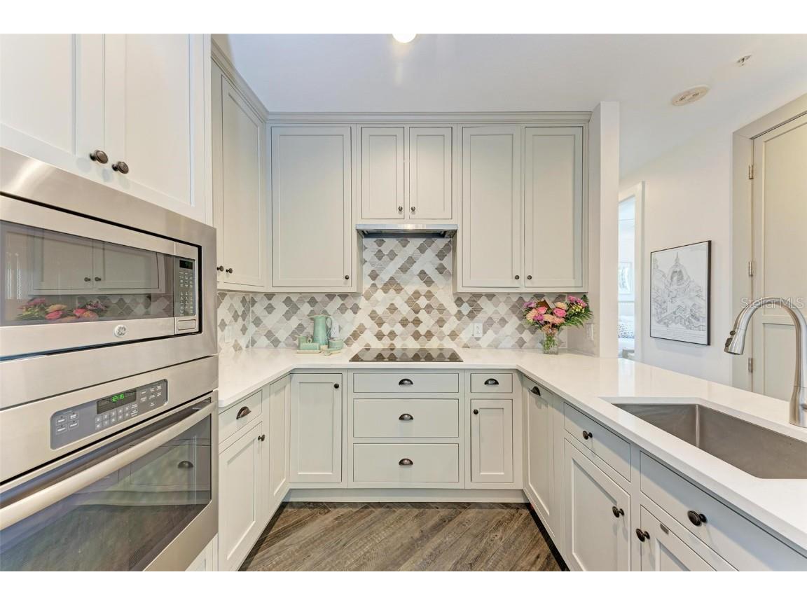 750 N Tamiami Trail #PH-2 Sarasota FL 34236 A4661561 image7