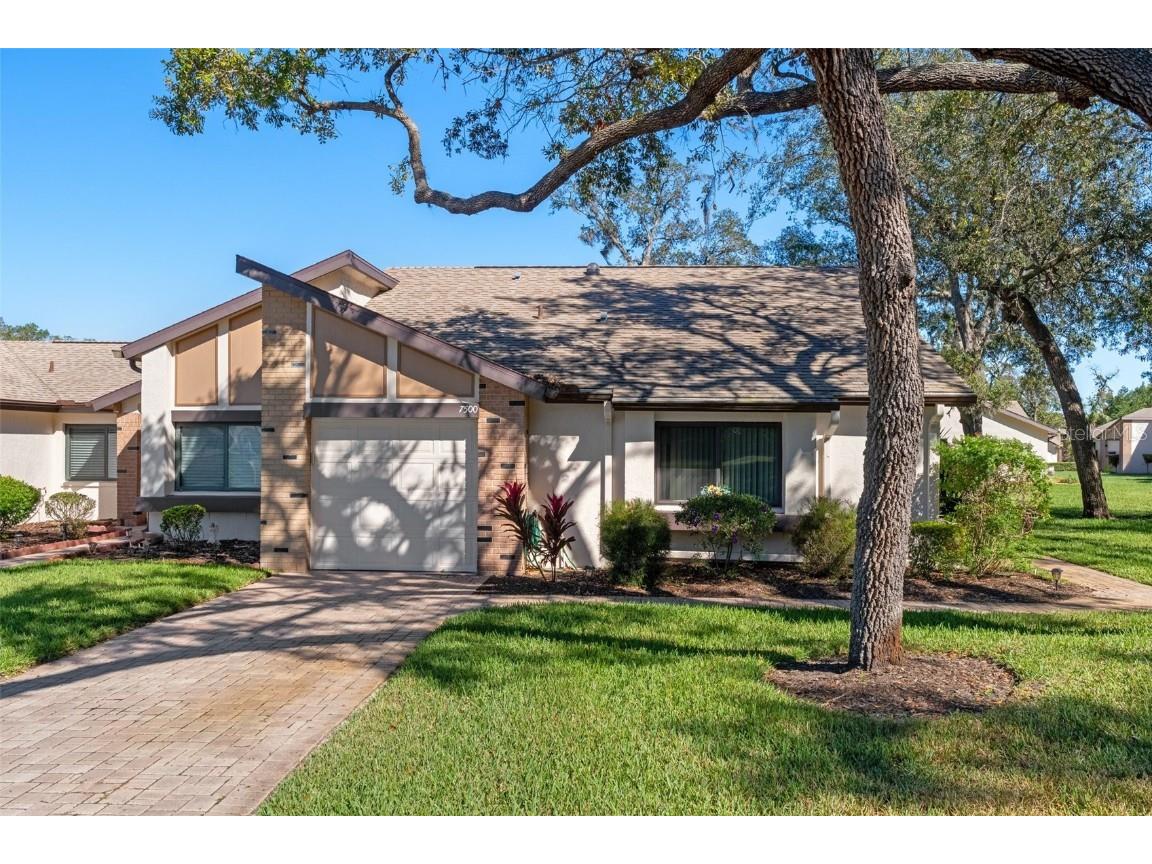 7500 Crestwood Drive Weeki Wachee FL 34613 W7870245 image1
