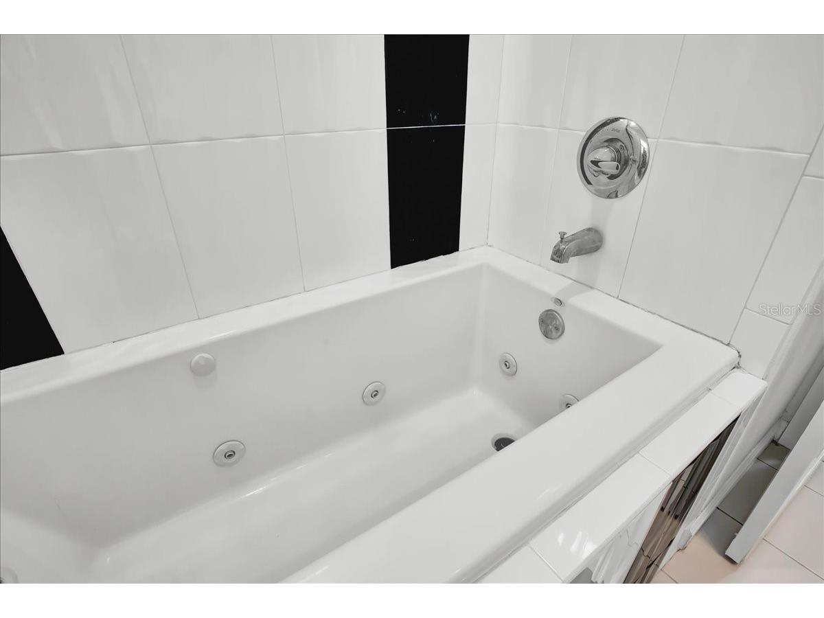 7502 Lakeside Boulevard Tampa FL 33614 TB8428211 image20