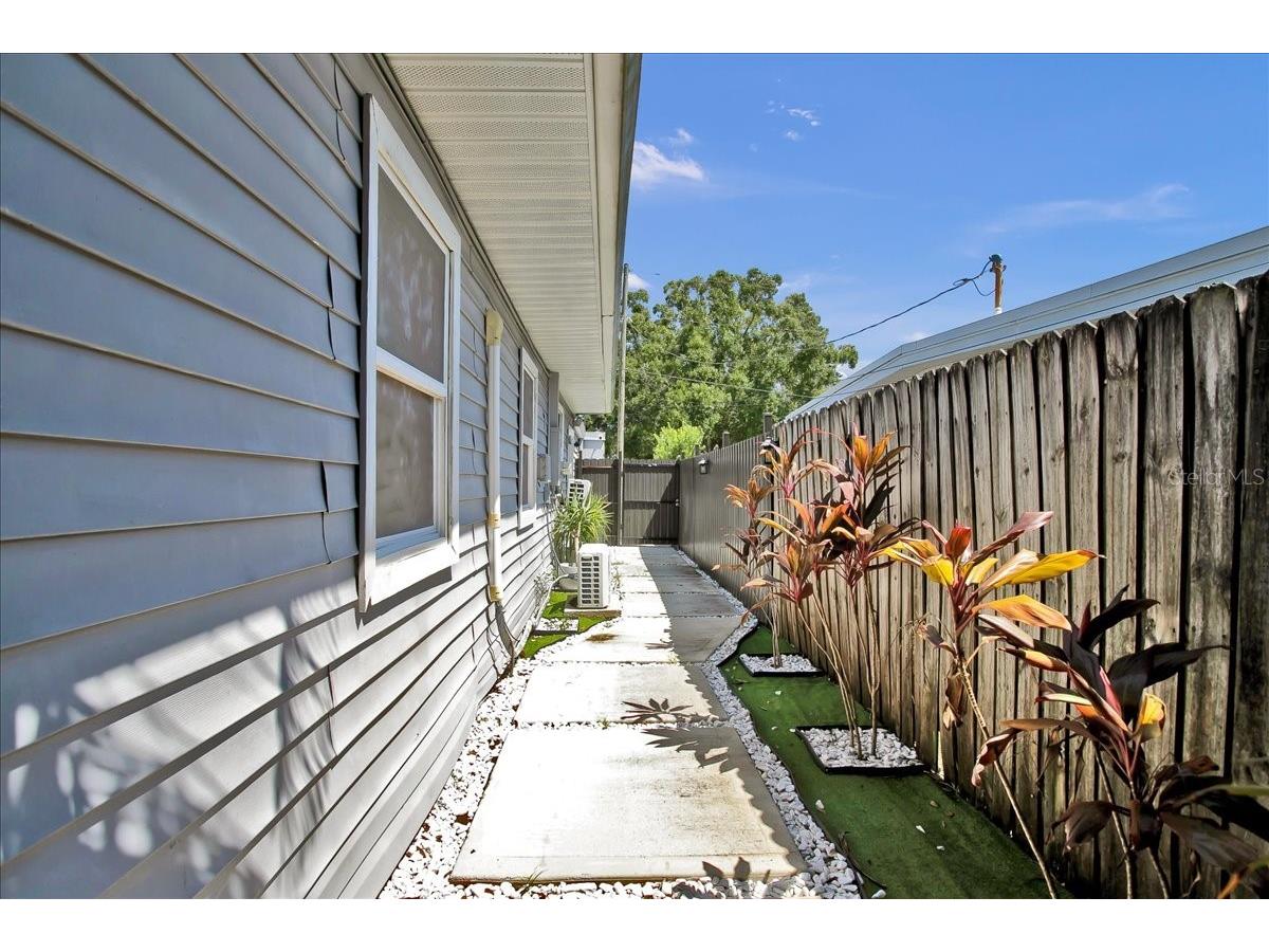 7502 Lakeside Boulevard Tampa FL 33614 TB8428211 image44