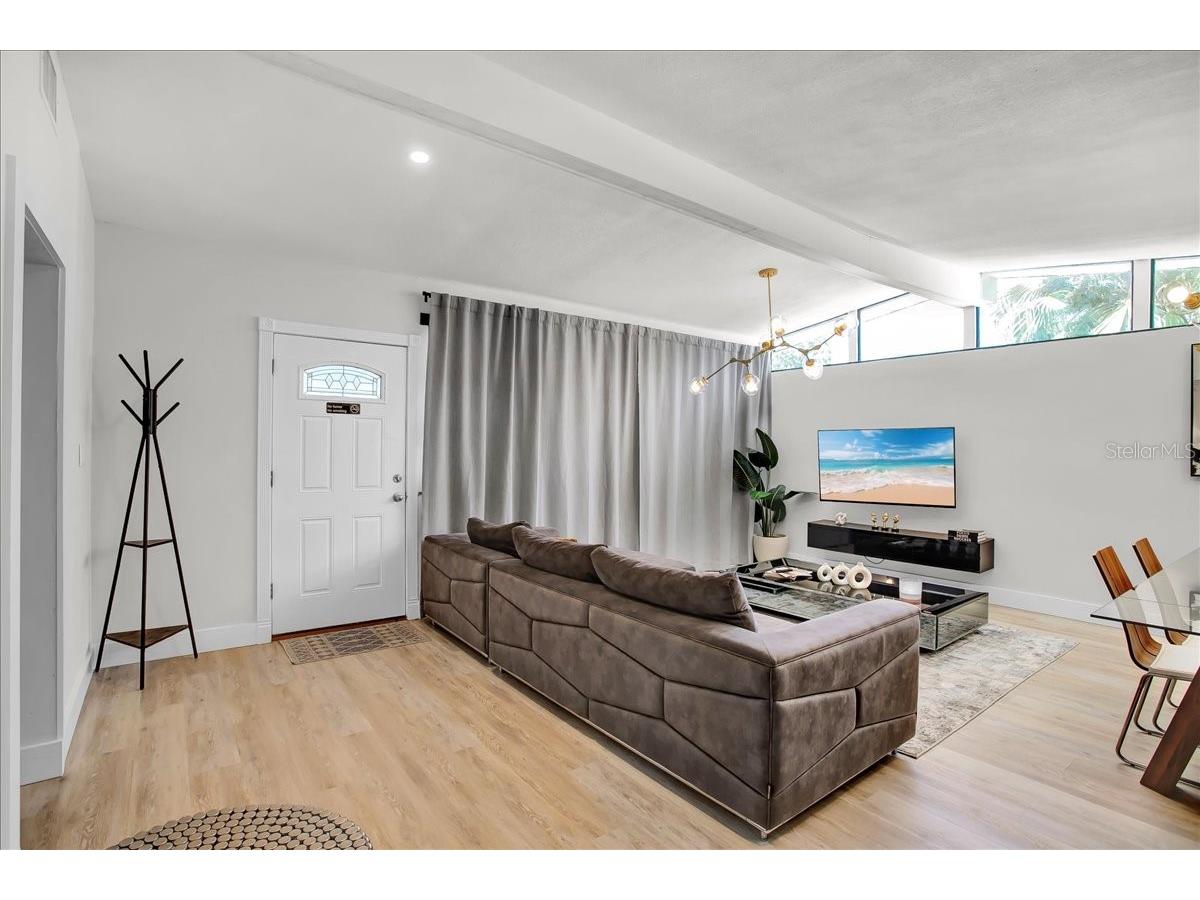 7502 Lakeside Boulevard Tampa FL 33614 TB8428211 image46