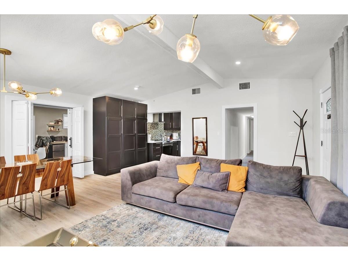 7502 Lakeside Boulevard Tampa FL 33614 TB8428211 image48