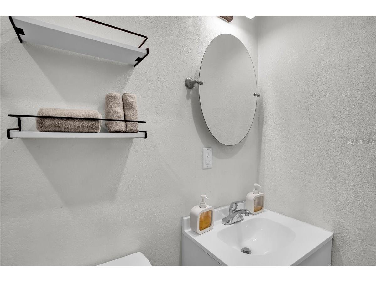 7502 Lakeside Boulevard Tampa FL 33614 TB8428211 image78