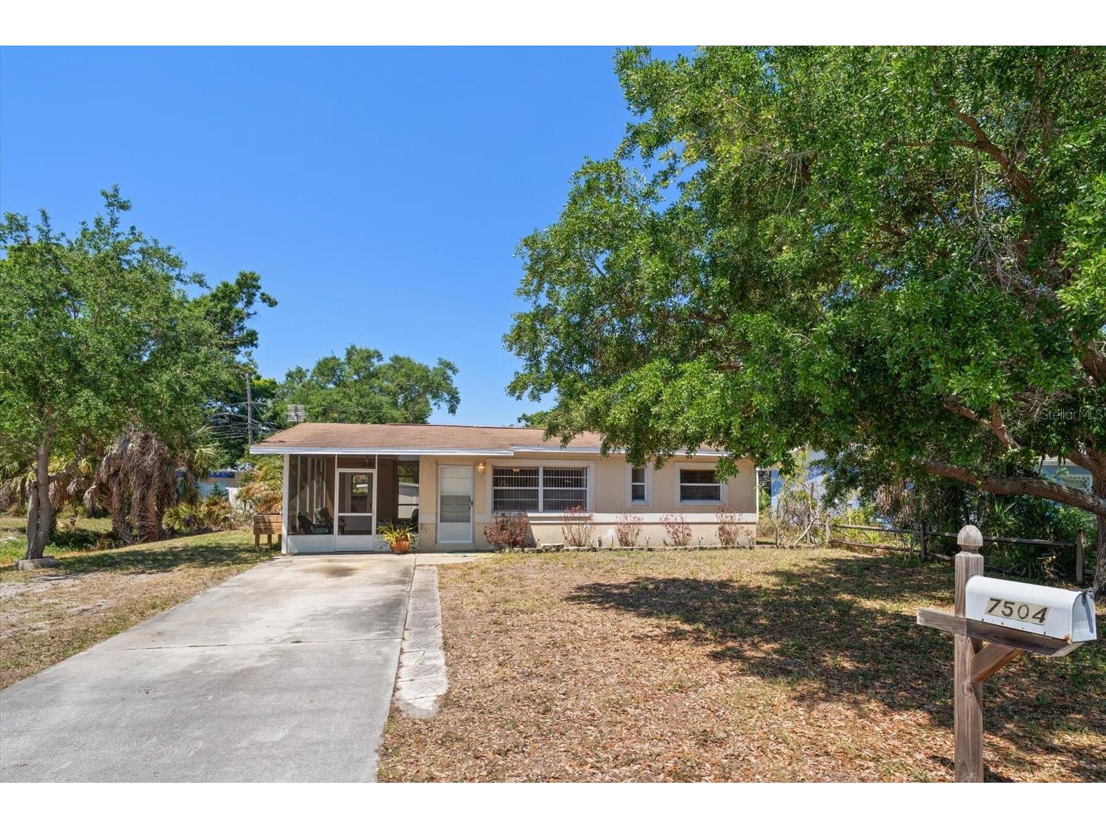7504 91st Street Seminole FL 33777 TB8498859 image1