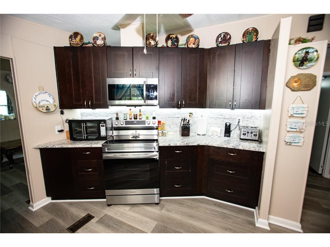 7504 Country Club Drive Brooksville FL 34613 W7874629 image27