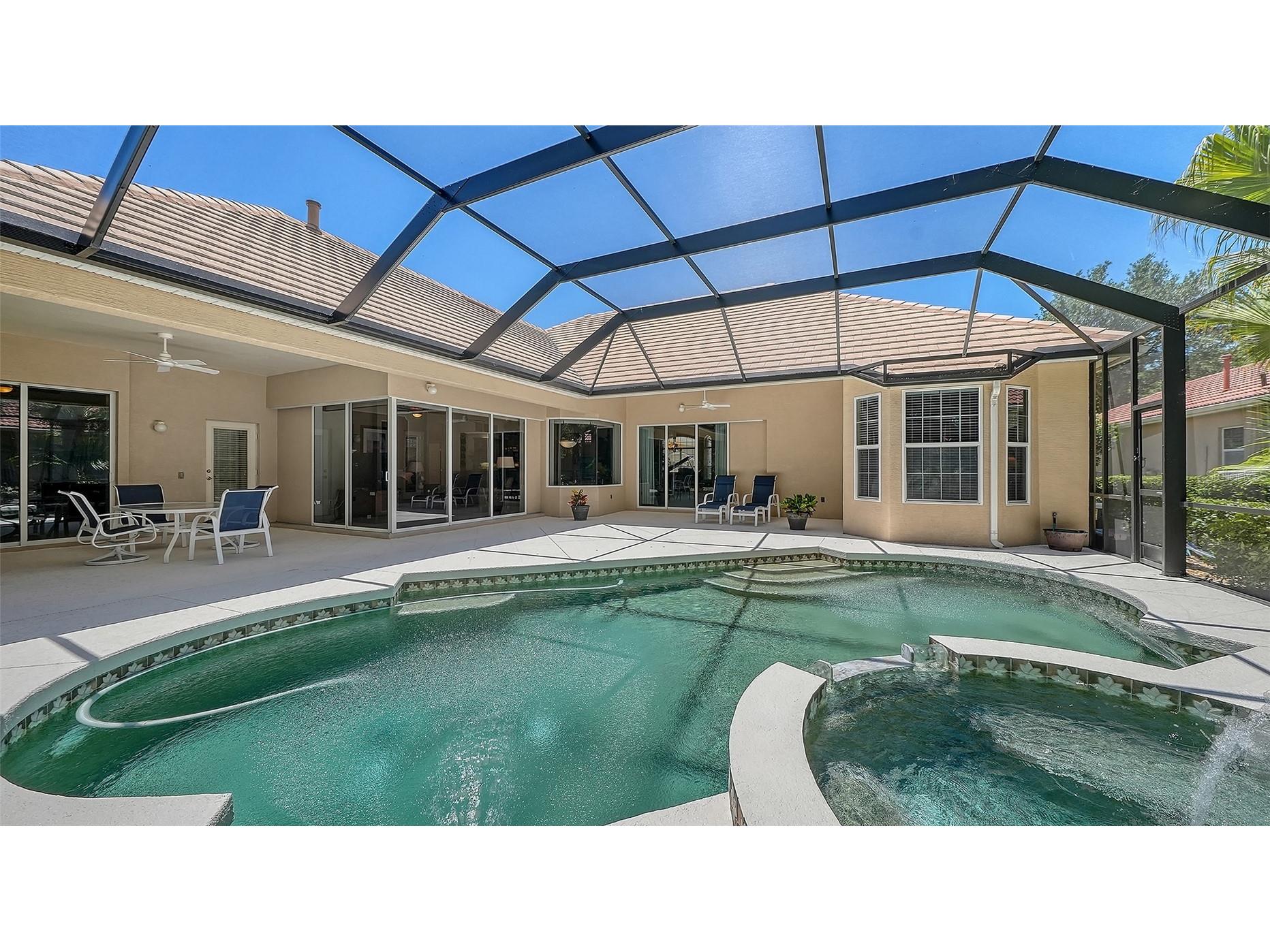 7507 Abbey Glen Bradenton FL 34202 A4692958 image2
