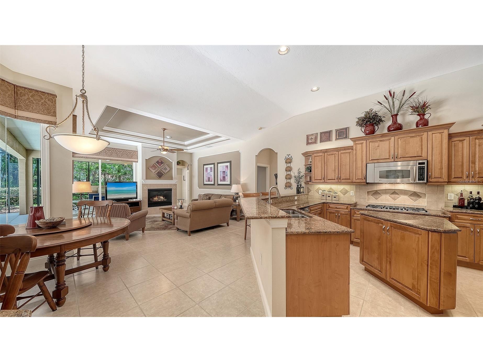 7507 Abbey Glen Bradenton FL 34202 A4692958 image9