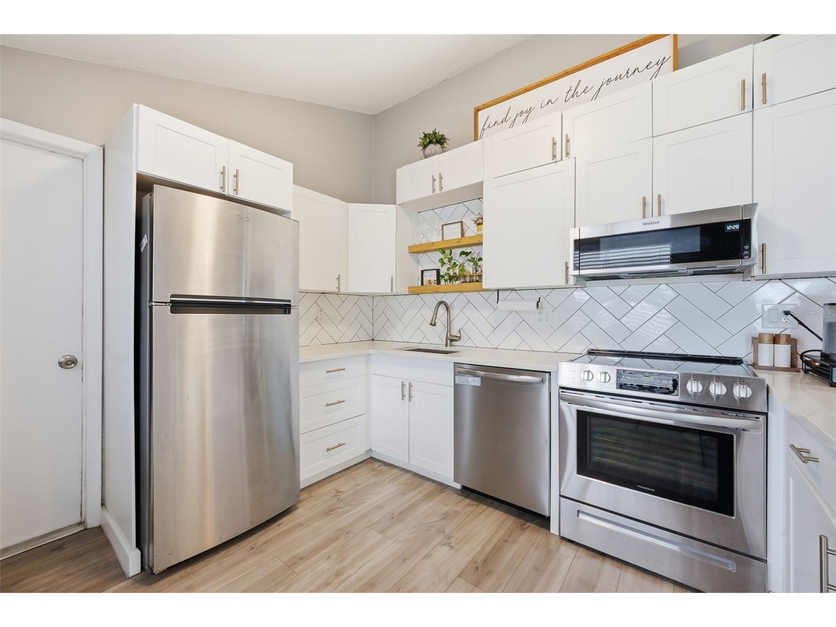 7507 Woodland Oaks Court Tampa FL 33615 W7885162 image13