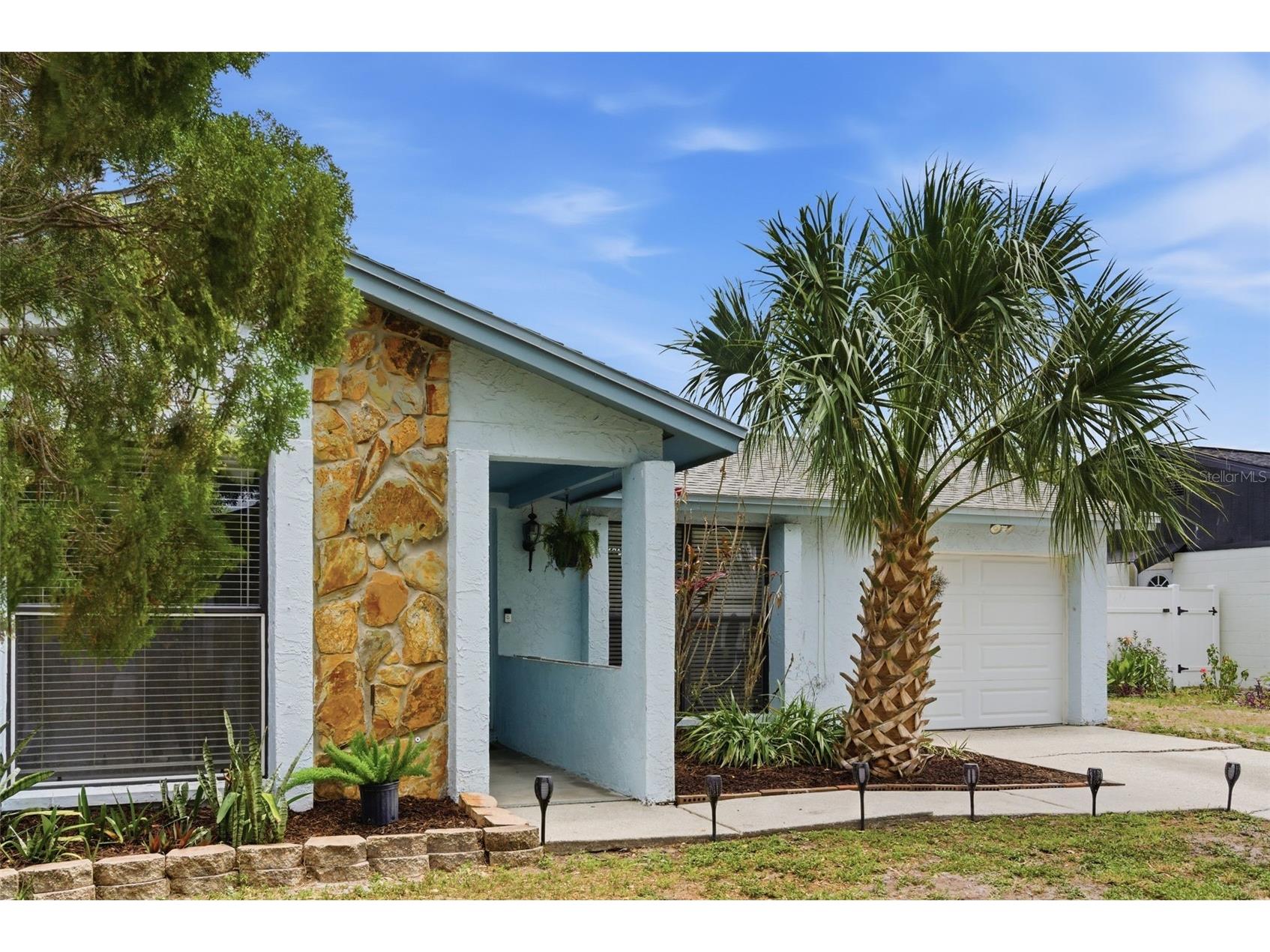7507 Woodland Oaks Court Tampa FL 33615 W7885162 image3