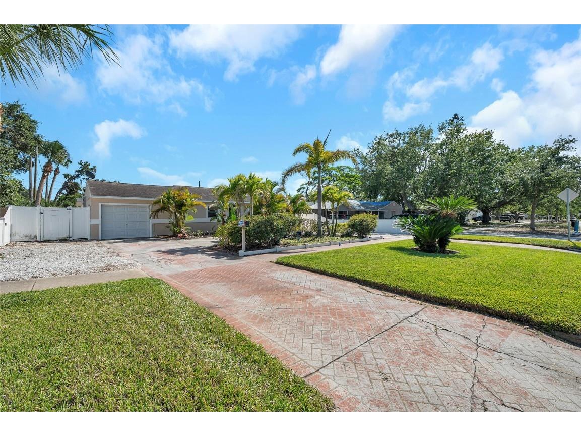 7508 9th Avenue N Saint Petersburg FL 33710 A4651392 image1