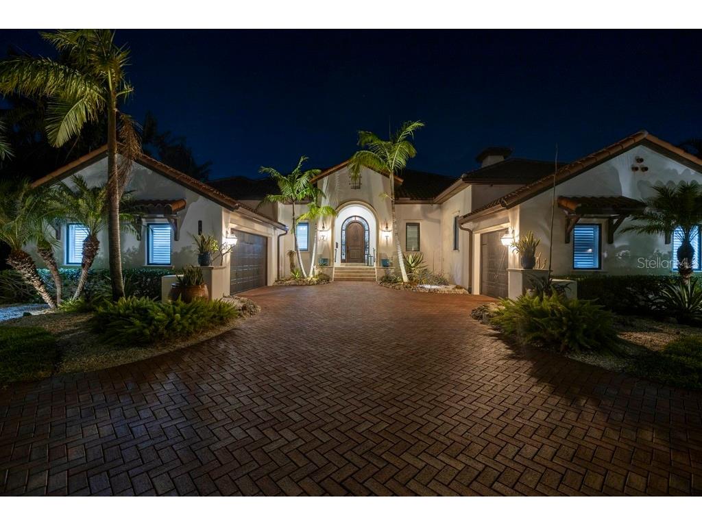 751 34th Avenue NE Saint Petersburg FL 33704 - SMACKS BAYOU TB8335635 image1