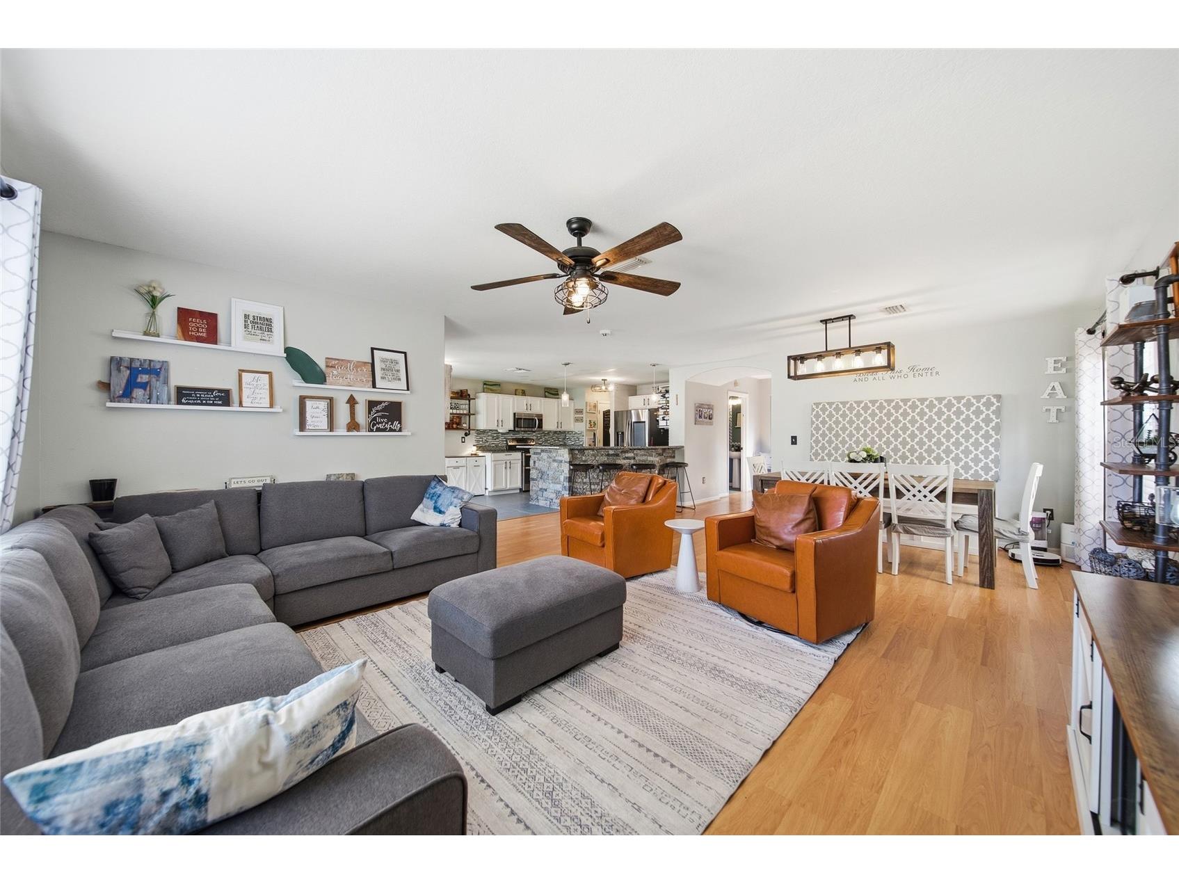 7510 Maroon Peak Drive Ruskin FL 33573 W7885123 image5