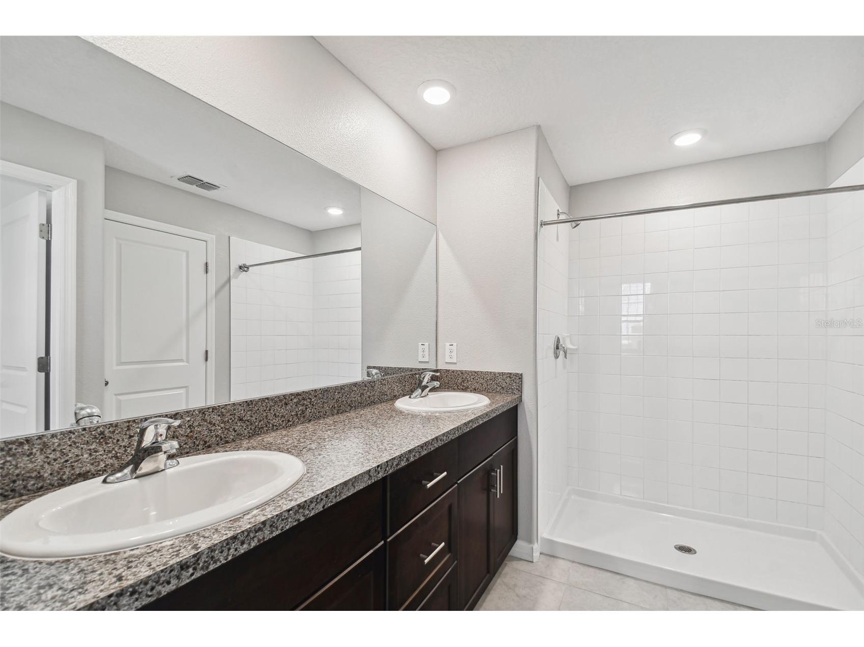 7512 Samuel Ivy Drive Tampa FL 33619 TB8517059 image18