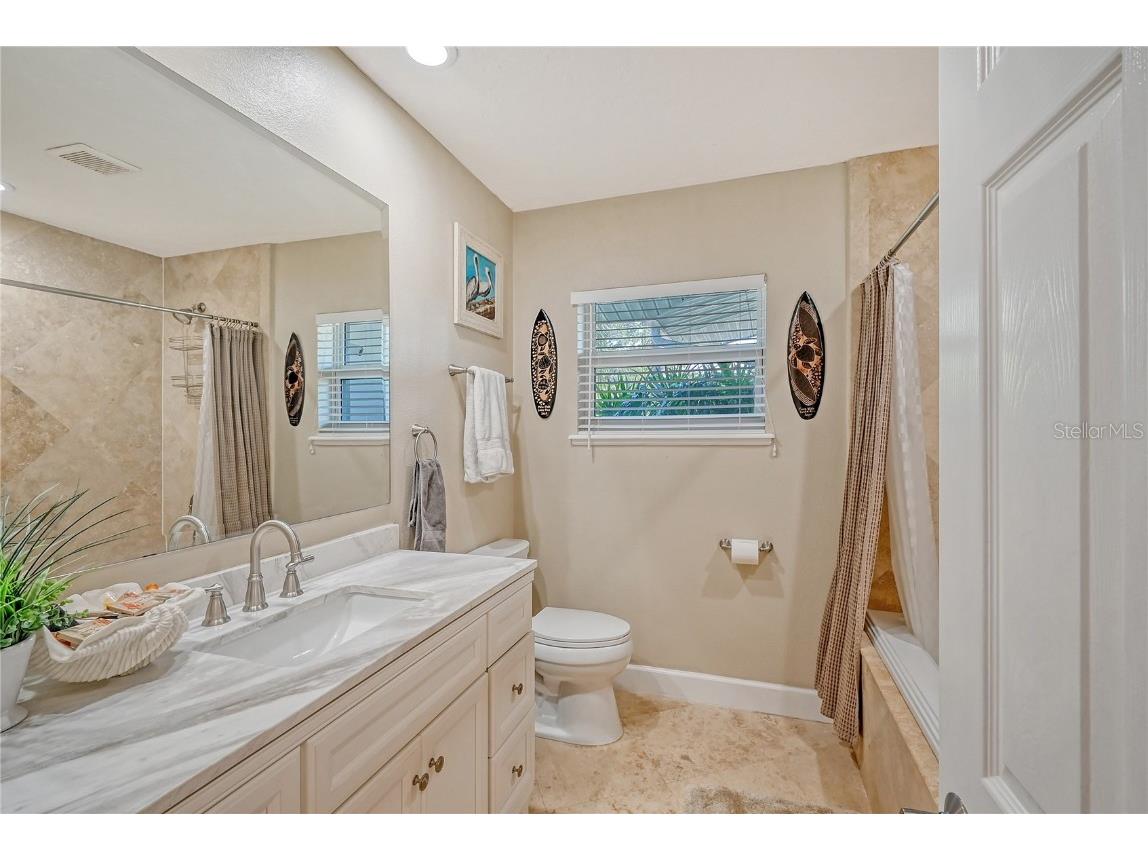 7516 Cove Terrace Sarasota FL 34231 A4520603 image32