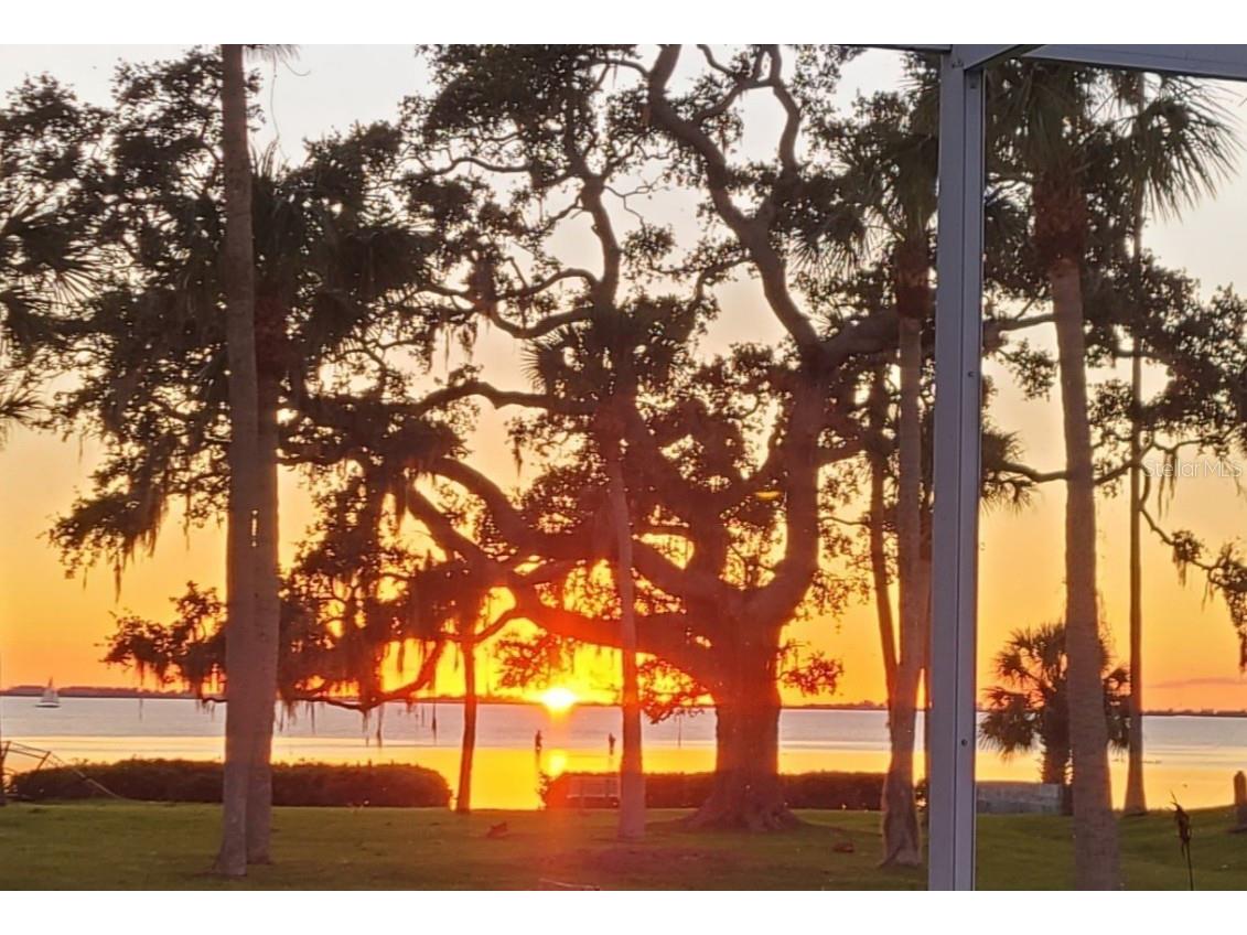 7518 Westmoreland Drive Sarasota FL 34243 - SARASOTA BAY A4564135 image1